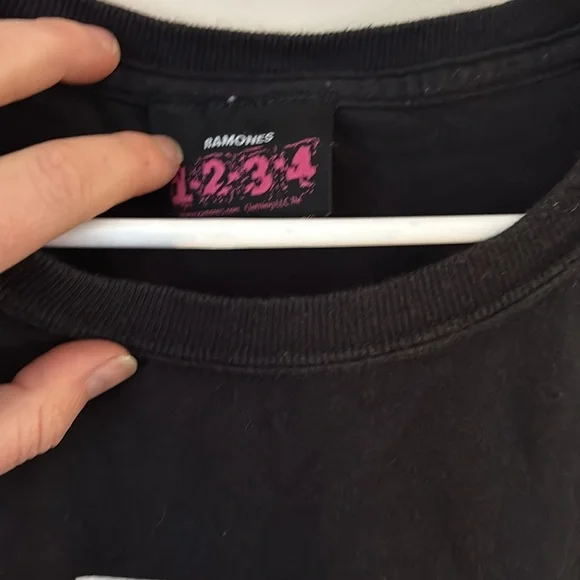 Ramones classic black band tee - Picture 2 of 2